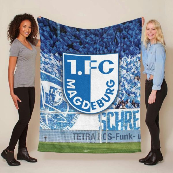 1. FC Magdeburg Magdeburger Fans feiern ihre Mannschaft Fleecedecke - Decke
