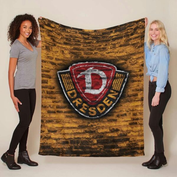 Gelbe Backsteinmauer der SG Dynamo Dresden Fleecedecke - Decke